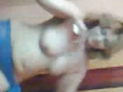 মুখোশধারী মহিলা মোরগ লিওন সেক্স ভিডিও চুষছে