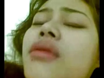 ছোট মাই সহ একটি স্বর্ণকেশী বাংলা সেকস দেখায়