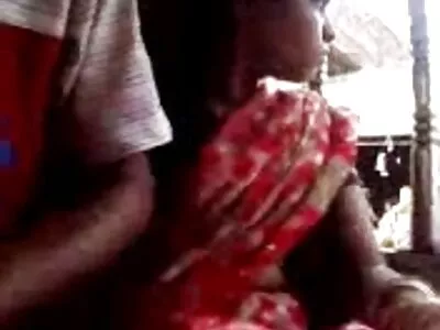 কিশোর তার BF কে ডগ ম্যান সেক্স ভিডিও একটি হাতের কাজ দেয়