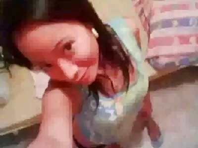 বেবি তার স্তনবৃন্ত ম্যাসেজ বাবা মেয়ের সেক্স ভিডিও করছে
