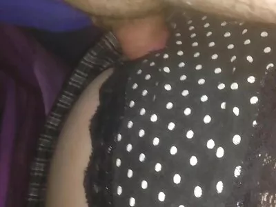 একটি নেকেড সেক্স ভিডিও স্বর্ণকেশী একটি নীল dildo মধ্যে লাঠি